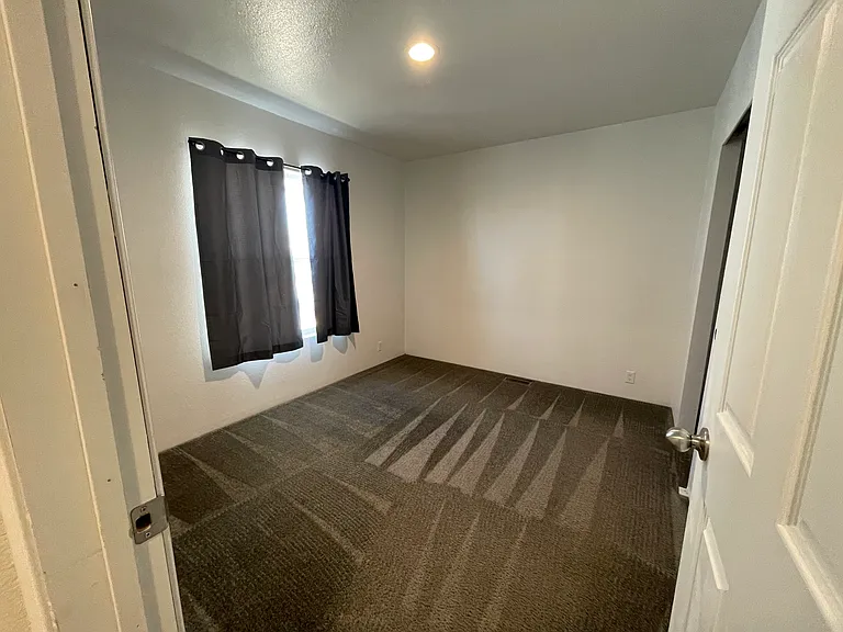 400 Tolas Pl — Photo 2