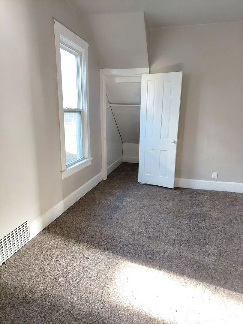 419 N. Maple Ave — Photo 2