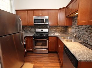 1322 W Addison St #1, Chicago, IL 60613