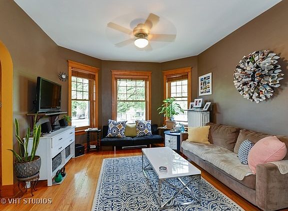 2nd image of 1471 W Berwyn Ave