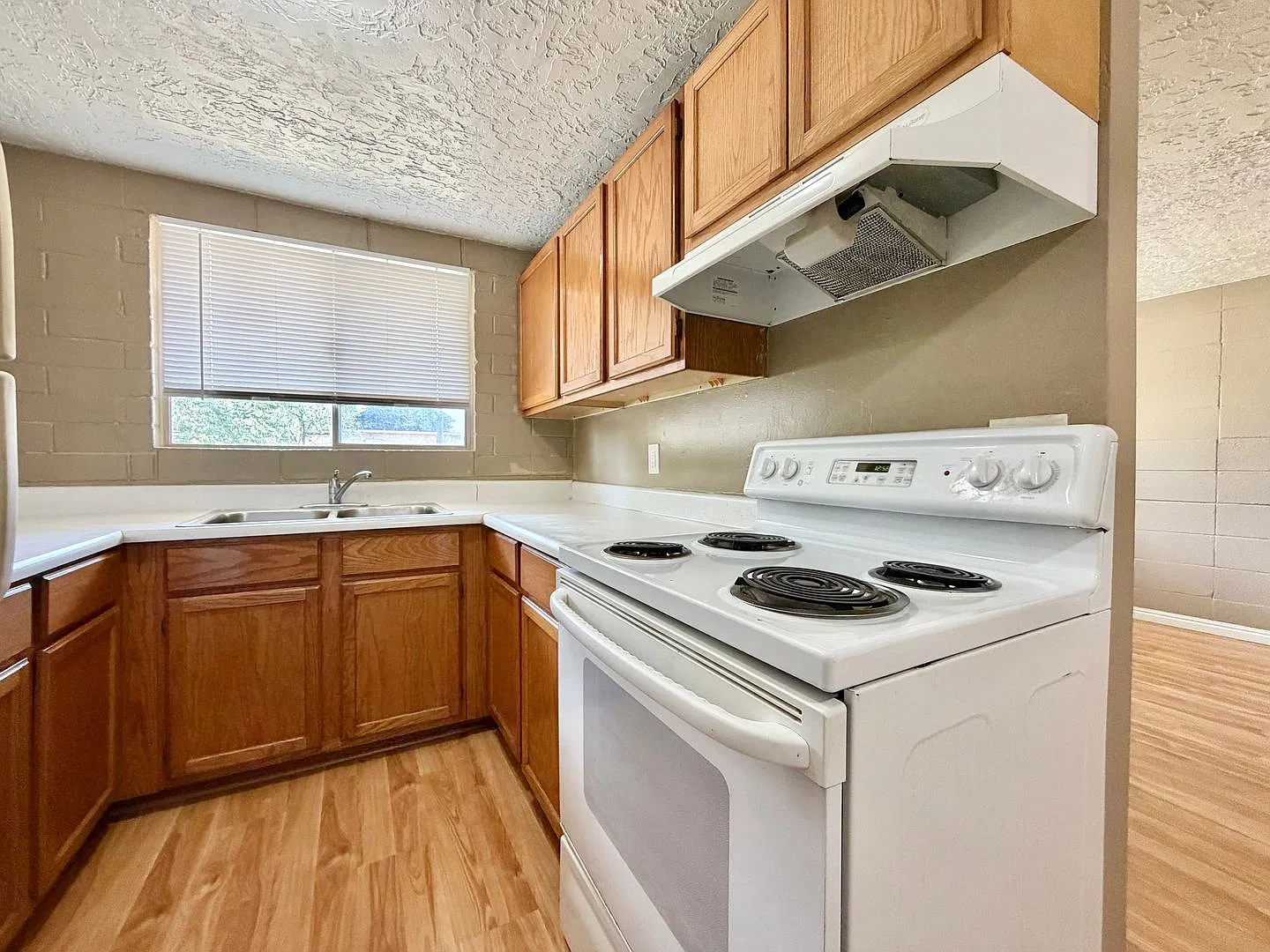 X1-Cheyenne Apartments — Photo 3
