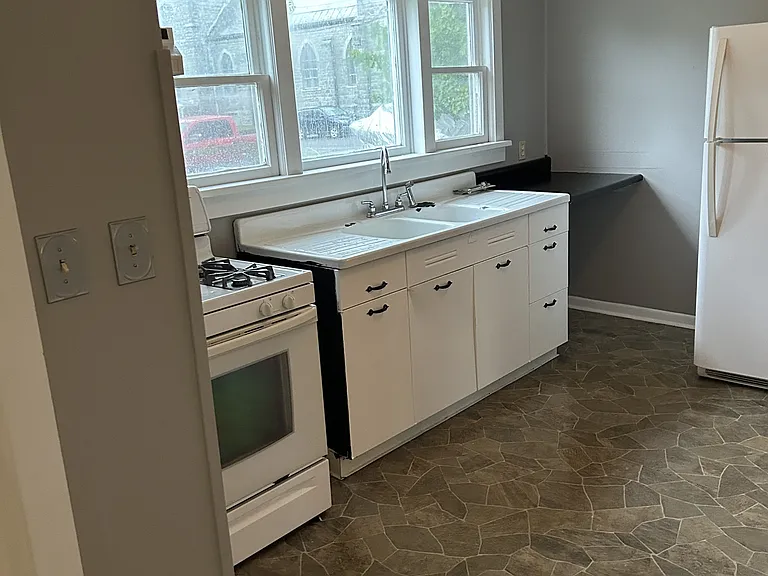 8-10 Clark St #8 — Photo 4