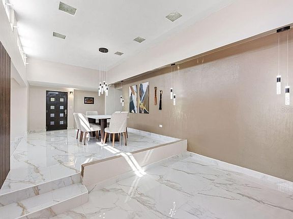 2nd image of 26 PLAZA 3