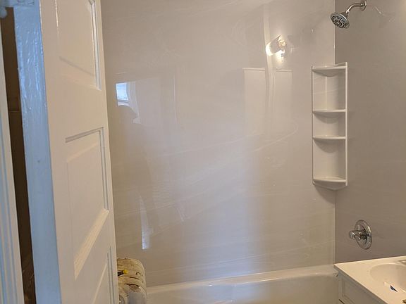2nd image of 3222 Irving Ave S