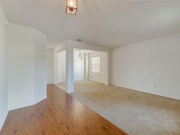 4th image of 2241 Plantation Oak Dr