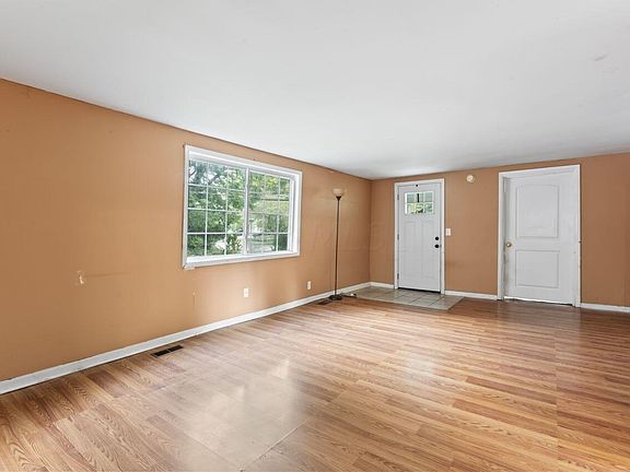 3rd image of 421 W 4th St