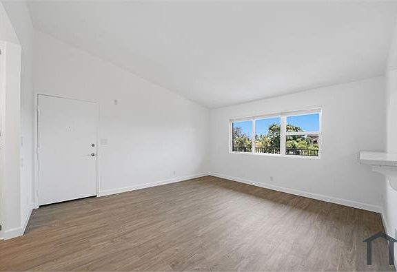 5th image of 1071 Junipero Ave APT 302