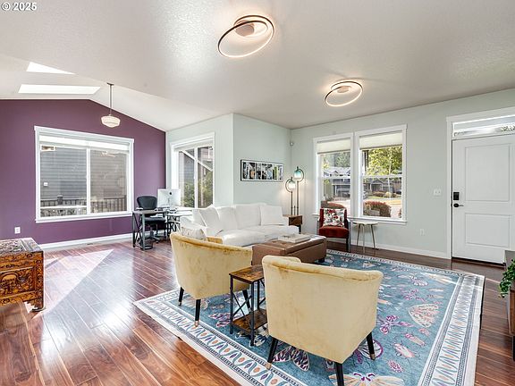 5th image of 2806 NE 105th Cir