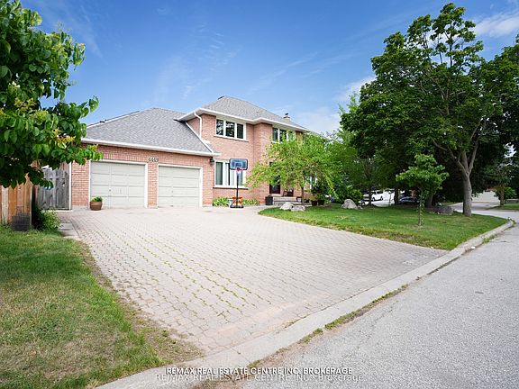 2nd image of 4449 Idlewilde Cres
