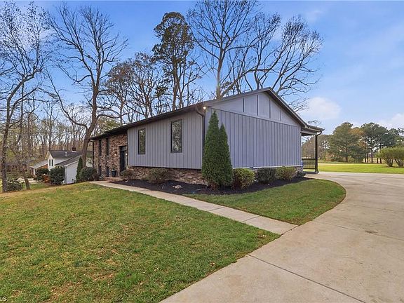 3rd image of 4900 Forest Oaks Dr