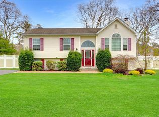 35 Windus Dr, Shirley, NY 11967