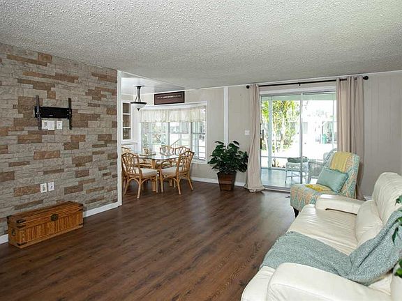 5th image of 920 Wren Cir