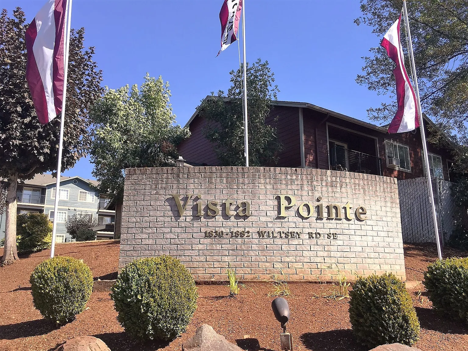 Vista Pointe Apartments in South Salem Oregon Comfortable Living Near Shopping and I5 — Photo 2