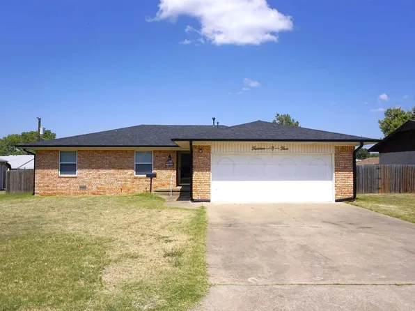 1403 Maple St, Perry, OK 73077