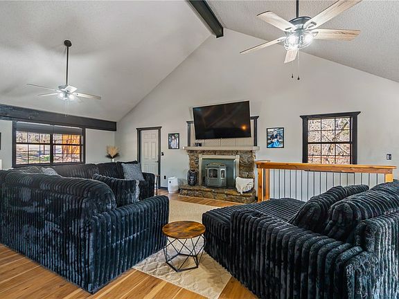 3rd image of 1455 Flint Ridge Dr