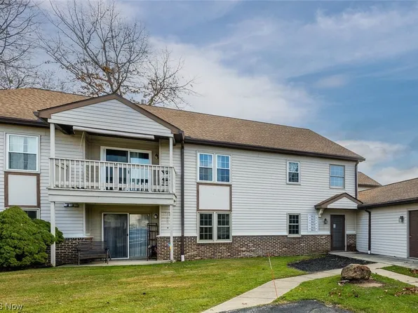 5619 Gateway Ln #110, Brookpark, OH 44142