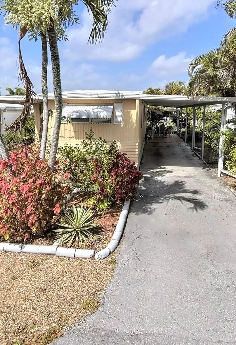 Building Photo - 2939 W Marina Dr