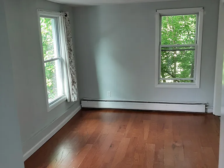51 Willow Ave — Photo 4