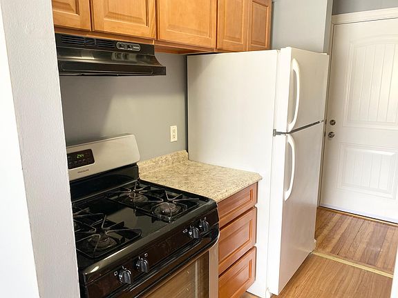 5th image of 423 Walker St #5C