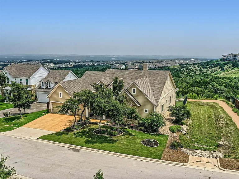 240 Townes Ct — Photo 3