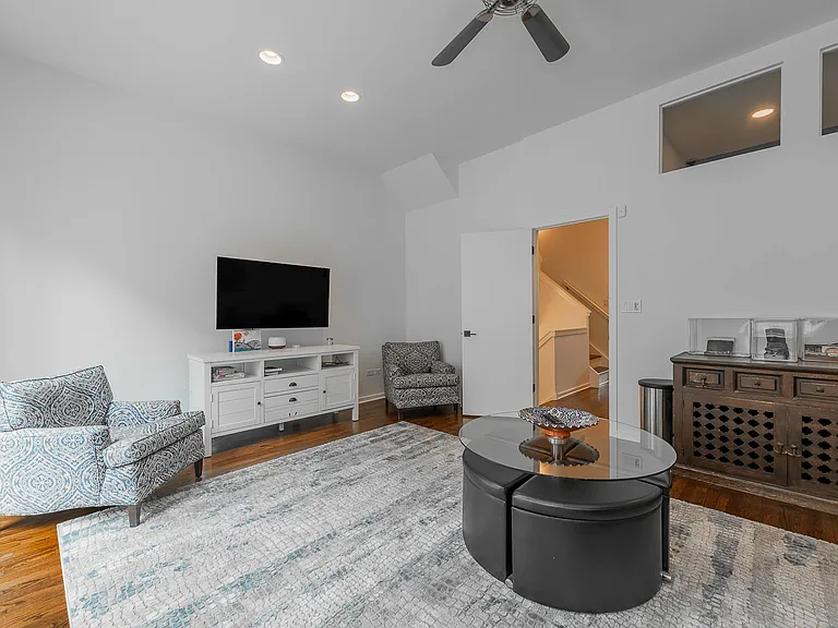419 W Grand Ave #G — Photo 17