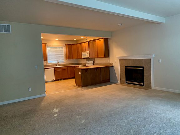 4th image of 2018 NE 25th Pl