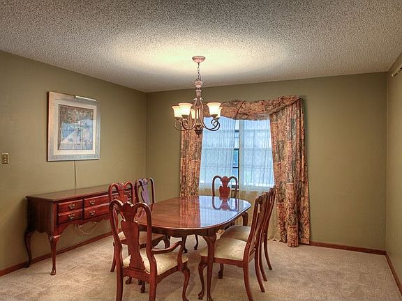 3rd image of 822 Scenic Heights Dr