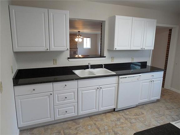3rd image of 505 King Ln