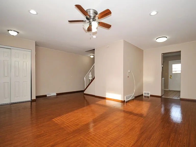 513 W Potter St — Photo 38