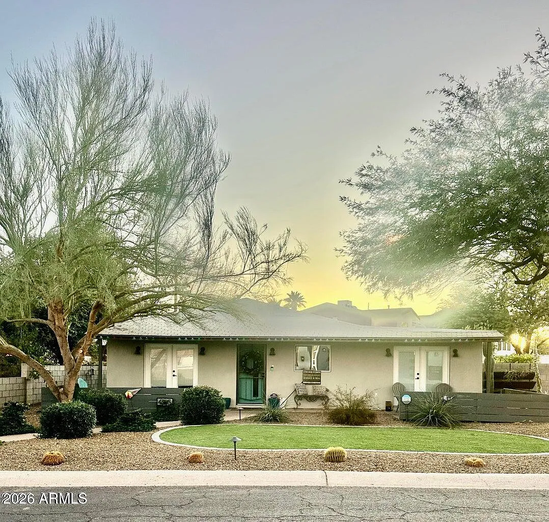 3 bed, 2.0 bath, 1346 sqft, $4,000 — Photo 2
