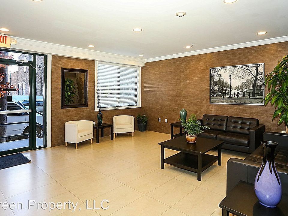 2nd image of 85 Maple St APT 2H