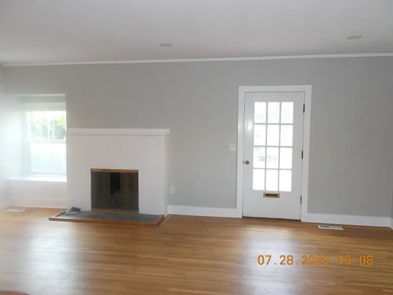 204 E 1st St #204 — Photo 22