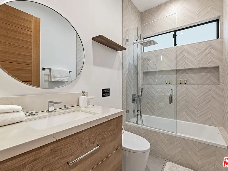 22747 Erwin St — Photo 36