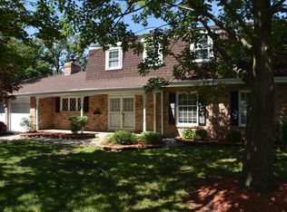 2 Strauss Ln, Olympia Fields, IL 60461