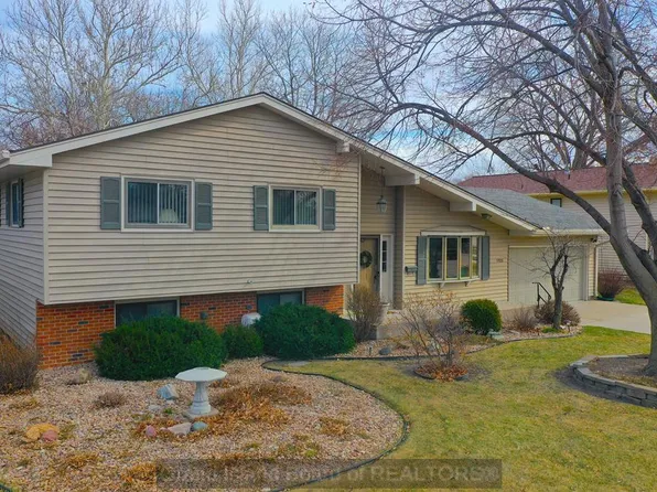 1725 Ingalls St, Grand Island, NE 68803