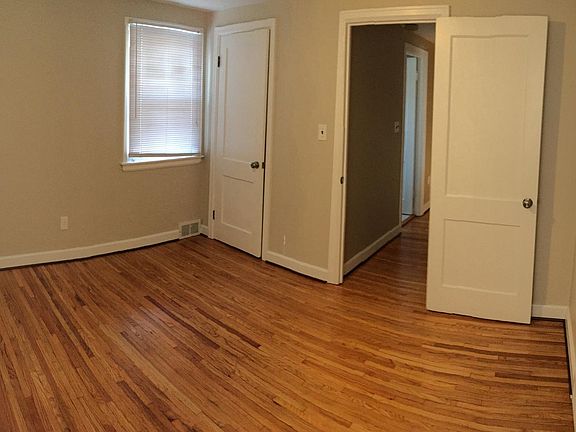 3rd image of 4128 Oakwood Dr