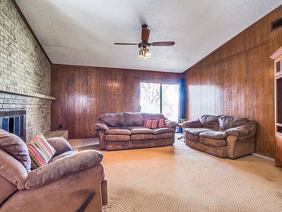 4th image of 2113 Village Green Dr