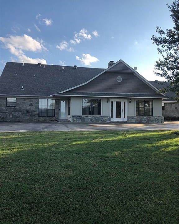 2nd image of 699 Monte Dr