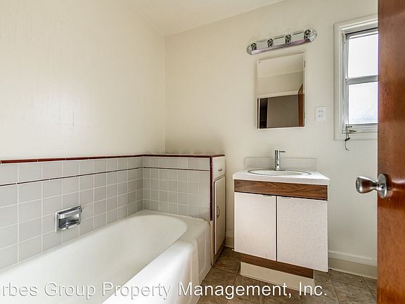 5th image of 165 Willow St