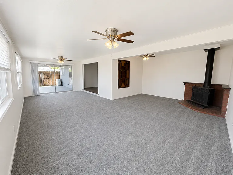 1201 Holly Ave — Photo 4