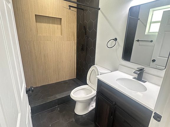 3rd image of 1209 NW 9th Ave #2