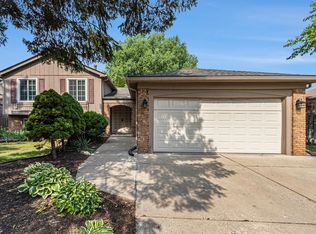 39195 Sunderland Dr, Clinton Township, MI 48038
