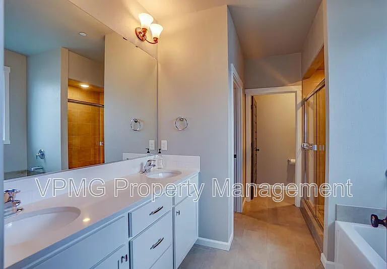 604 NW 25th Way — Photo 31