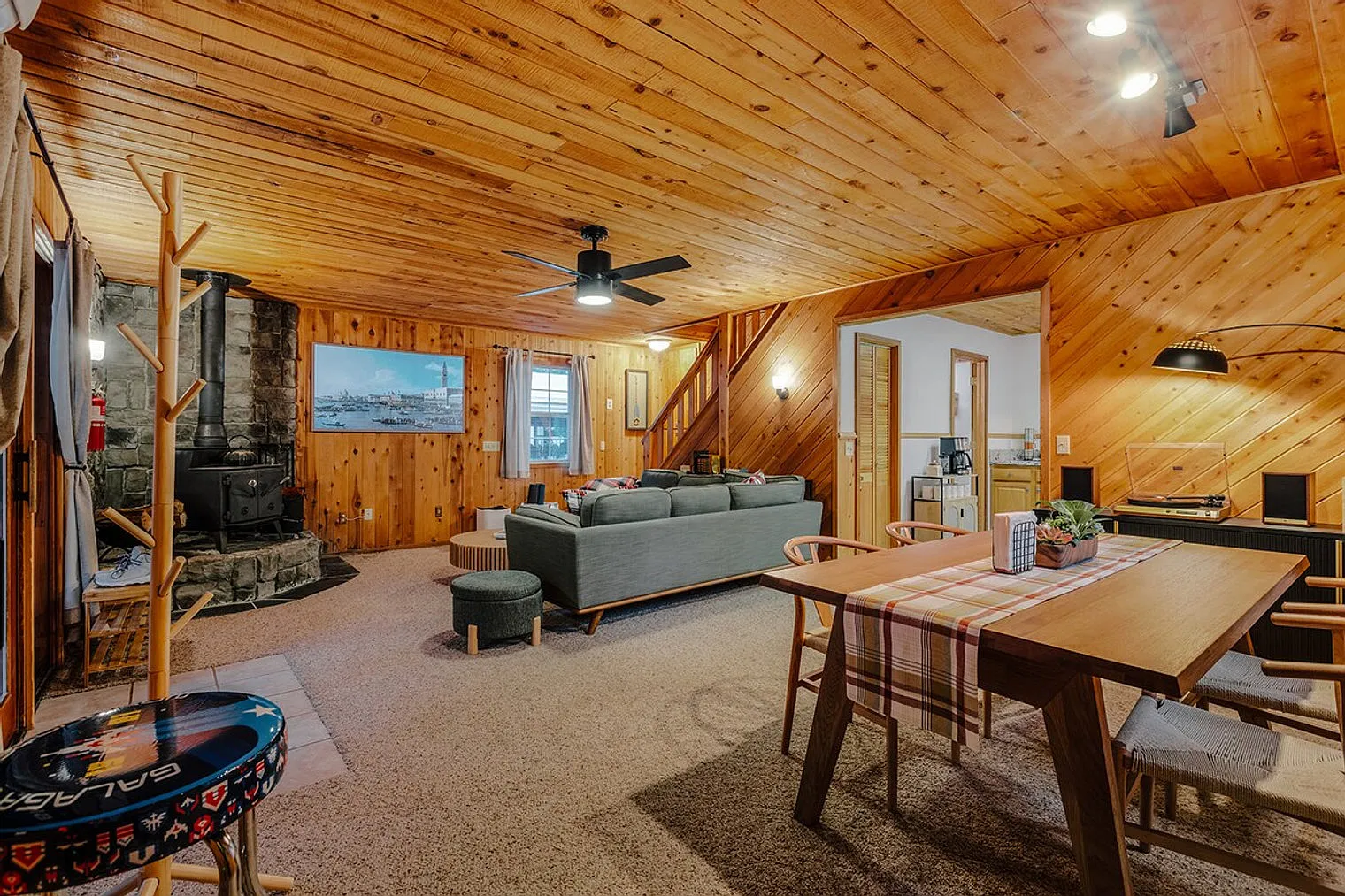 2 bed, 1.0 bath, $7,965 — Photo 3
