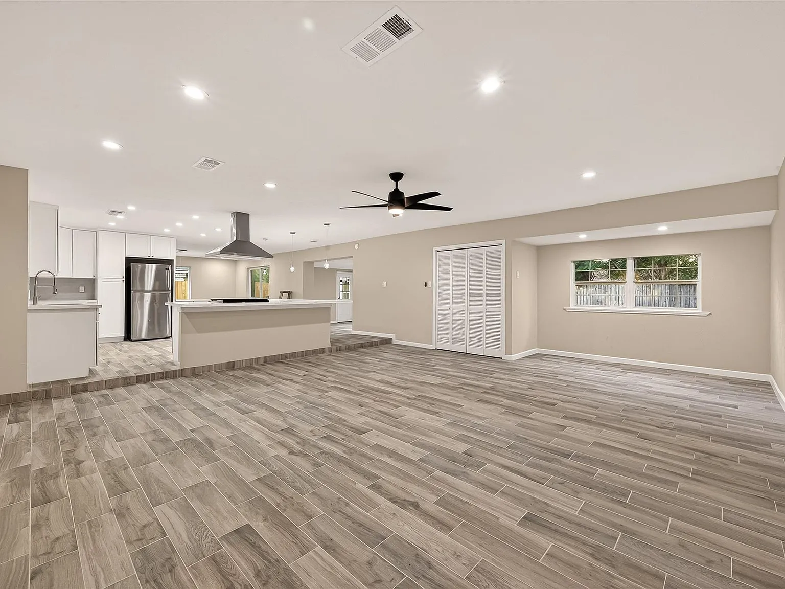 4 bed, 3.0 bath, 2013 sqft, $2,200 — Photo 3