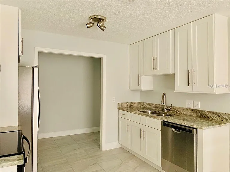 205 Babson Dr — Photo 2
