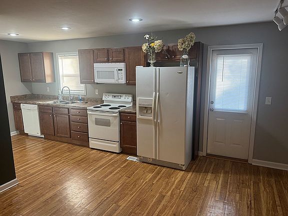 2nd image of 98 Pine Brook Dr