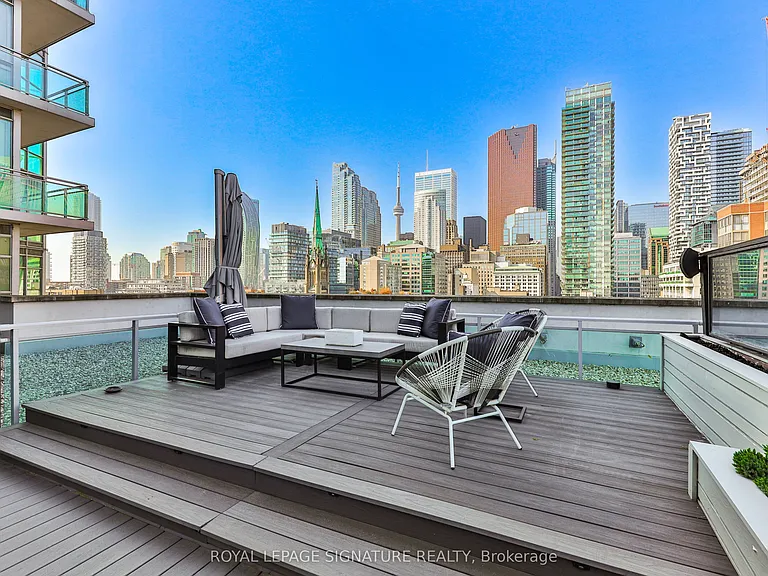 112 George St S #902 — Photo 2
