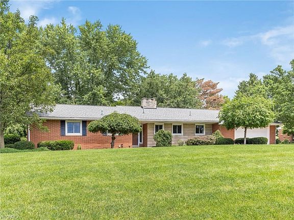 3rd image of 2533 Hyacinth Dr NW