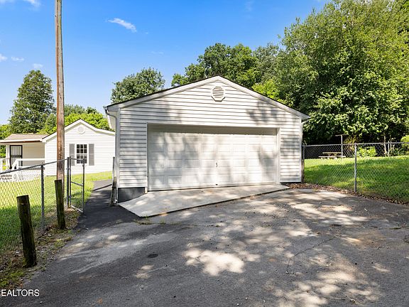 2nd image of 7001 Bert Newman Ln